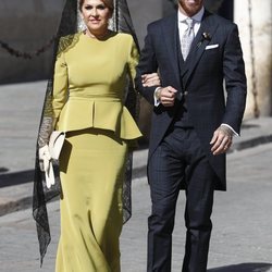 Sergio Ramos y su madre Paqui García saliendo del hotel para ir a la boda con Pilar Rubio