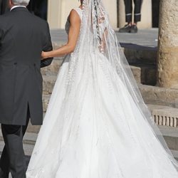 Parte de atrás del vestido de Pilar Rubio a su llegada a la Catedral de Sevilla para casarse con Sergio Ramos