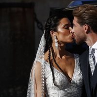 El primer beso de Sergio Ramos y Pilar Rubio tras su boda en la Catedral de Sevilla