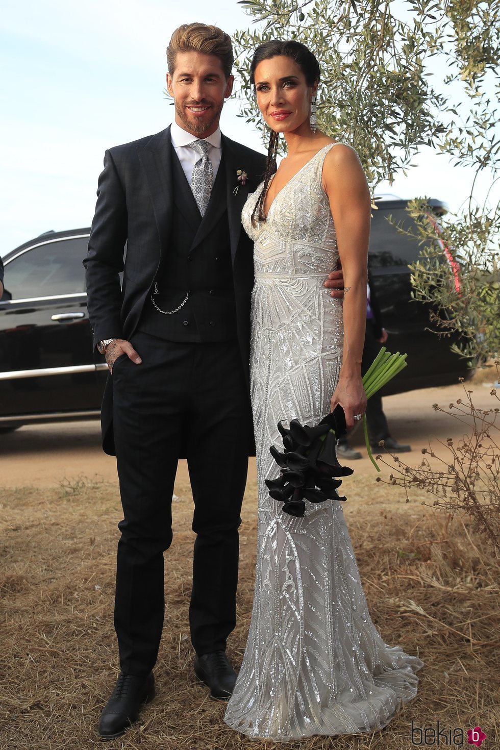 Sergio Ramos y Pilar Rubio posando a su llegada a la Finca La Alegría tras su boda