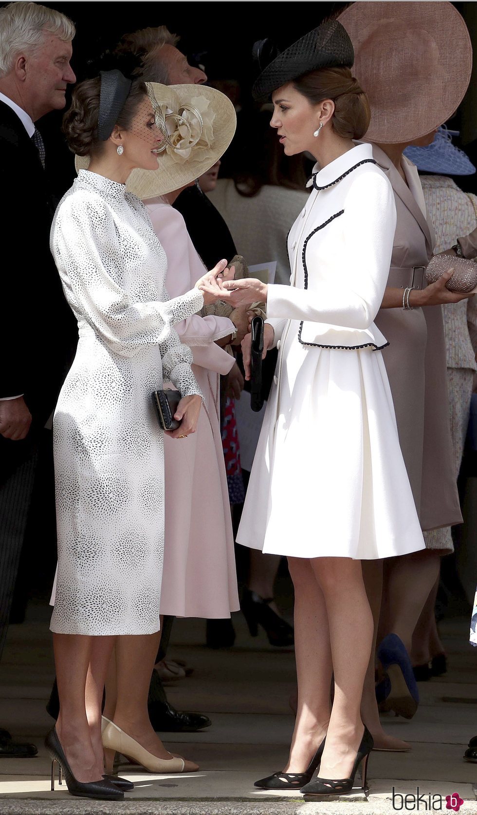 La Reina Letizia y Kate Middleton hablando en la procesión de la Orden de la Jarretera