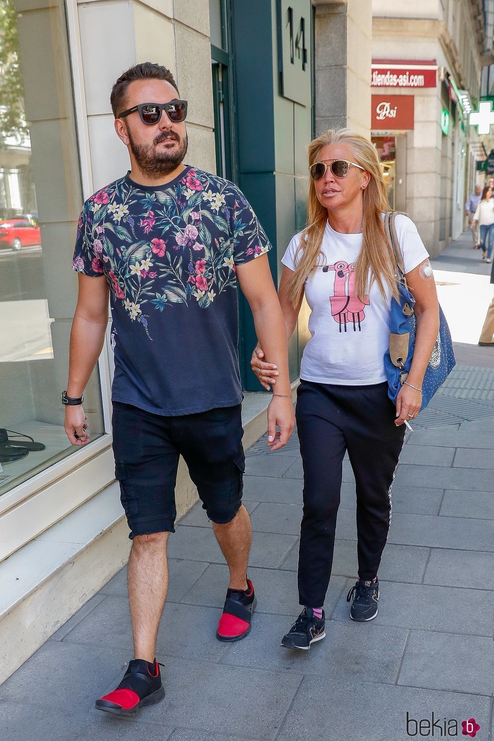 Belén Esteban y Miguel Marcos acudiendo a un centro de estética antes de la boda