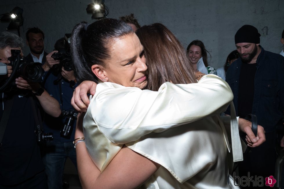 Pauline Ducruet y Estefanía de Mónaco emocionadas tras el estreno de Alter Designs en la Paris Fashion Week 2019