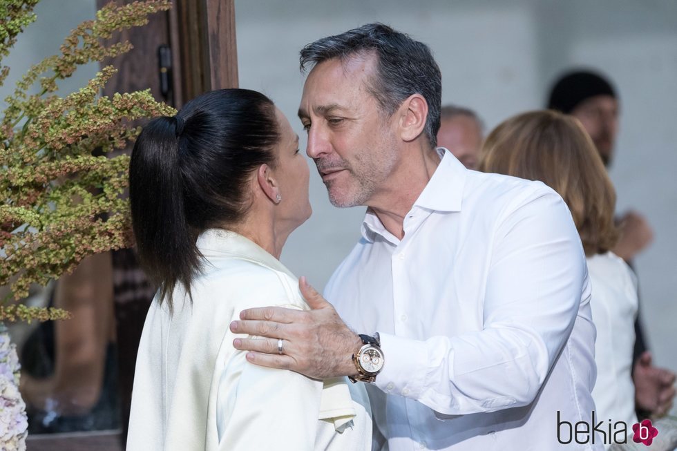 La Princesa Estefanía de Mónaco y su exmarido Daniel Ducruet se saludan en la Paris Fashion Week 2019