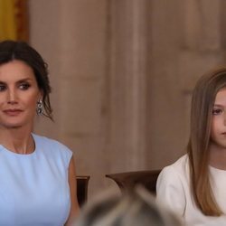 La Reina Letizia y la Infanta SofÃ­a en el quinto aniversario de reinado de Felipe VI