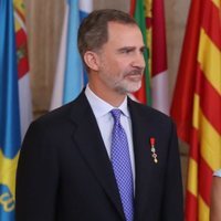 La Reina Letizia mira con cariño al Rey Felipe en el quinto aniversario de reinado de Felipe VI