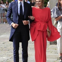 Pablo Castellano con su madre llegando a su boda con María Pombo