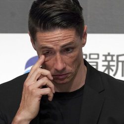 Fernando Torres emocionado en la rueda de prensa de su retirada