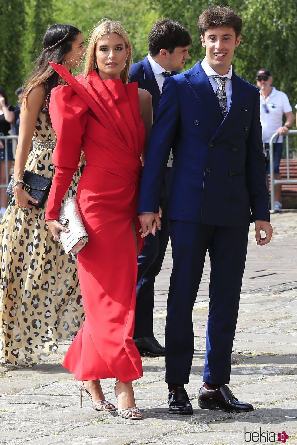 Teresa Andrés Gonzalvo y su pareja en la boda de María Pombo y Pablo Castellanos