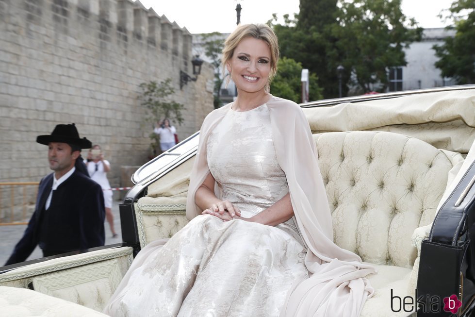 Ainhoa Arteta montada en un carruaje llegando a su boda con Matías Urrea