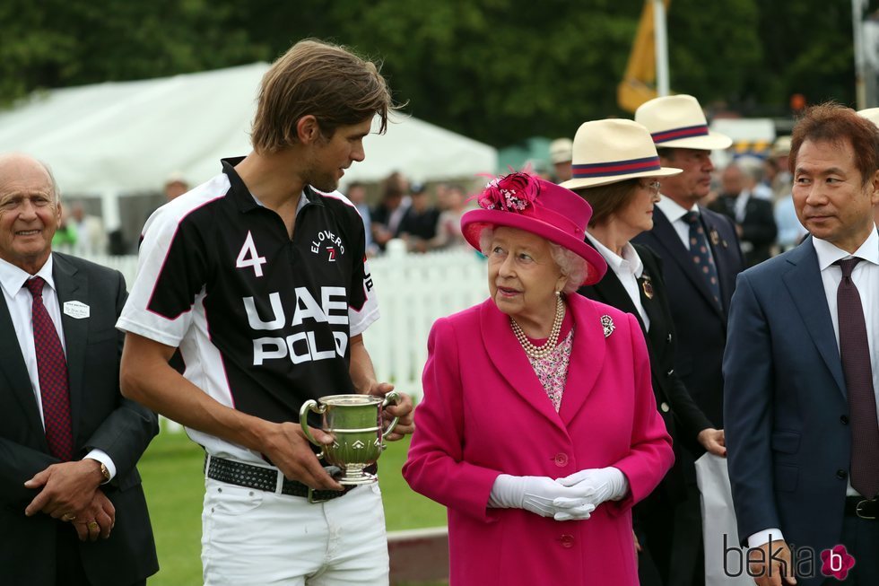 La Reina Isabel en la entrega de premios del Royal Windsor Cup