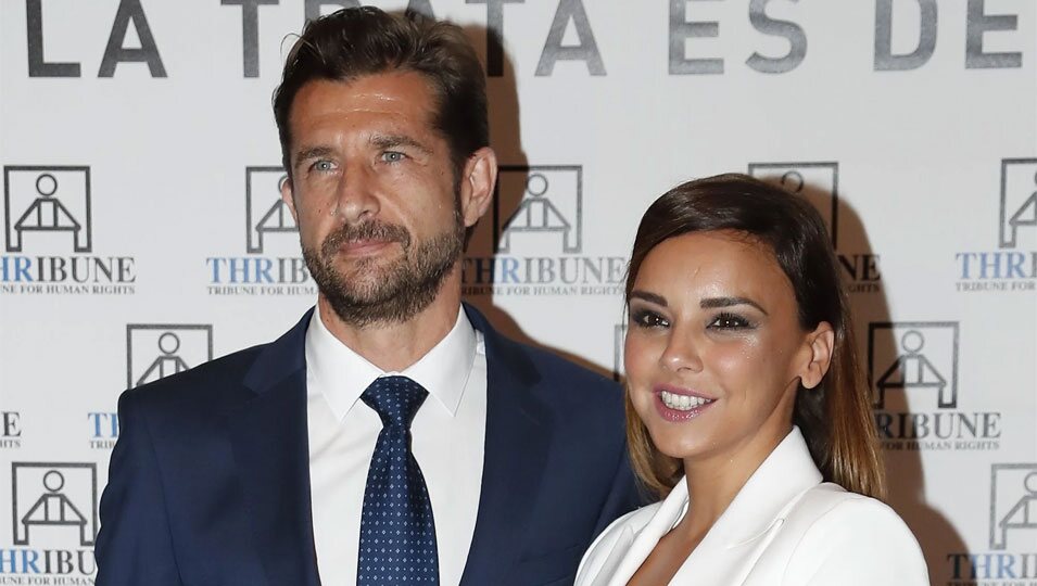 Chenoa con su novio Miguel Sánchez Encinas en una cena benéfica