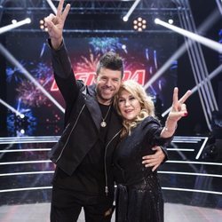 Pablo López y Helena Bianco juntos en la final de 'La Voz Senior' tras proclamarse como la primera ganadora del concurso