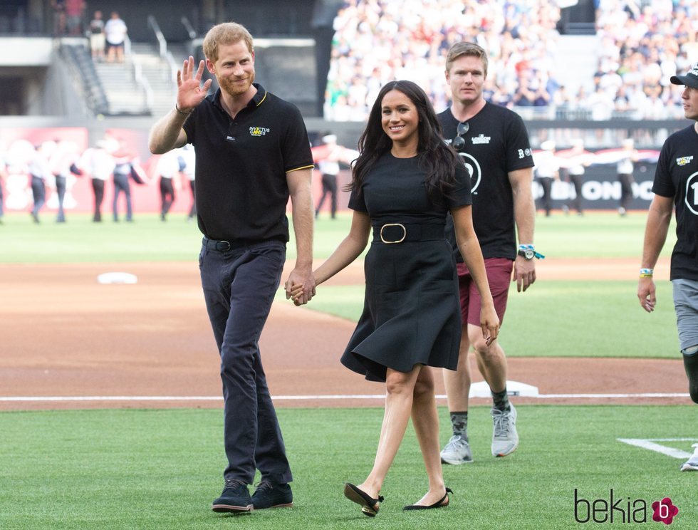 El Príncipe Harry y Meghan Markle acuden a un partido de béisbol solidario