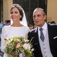 Rocío Osorno acompañada de su padre el día de su boda