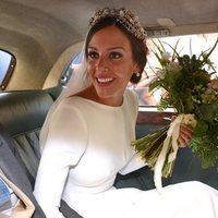 Rocío Osorno vestida de novia en el coche nupcial