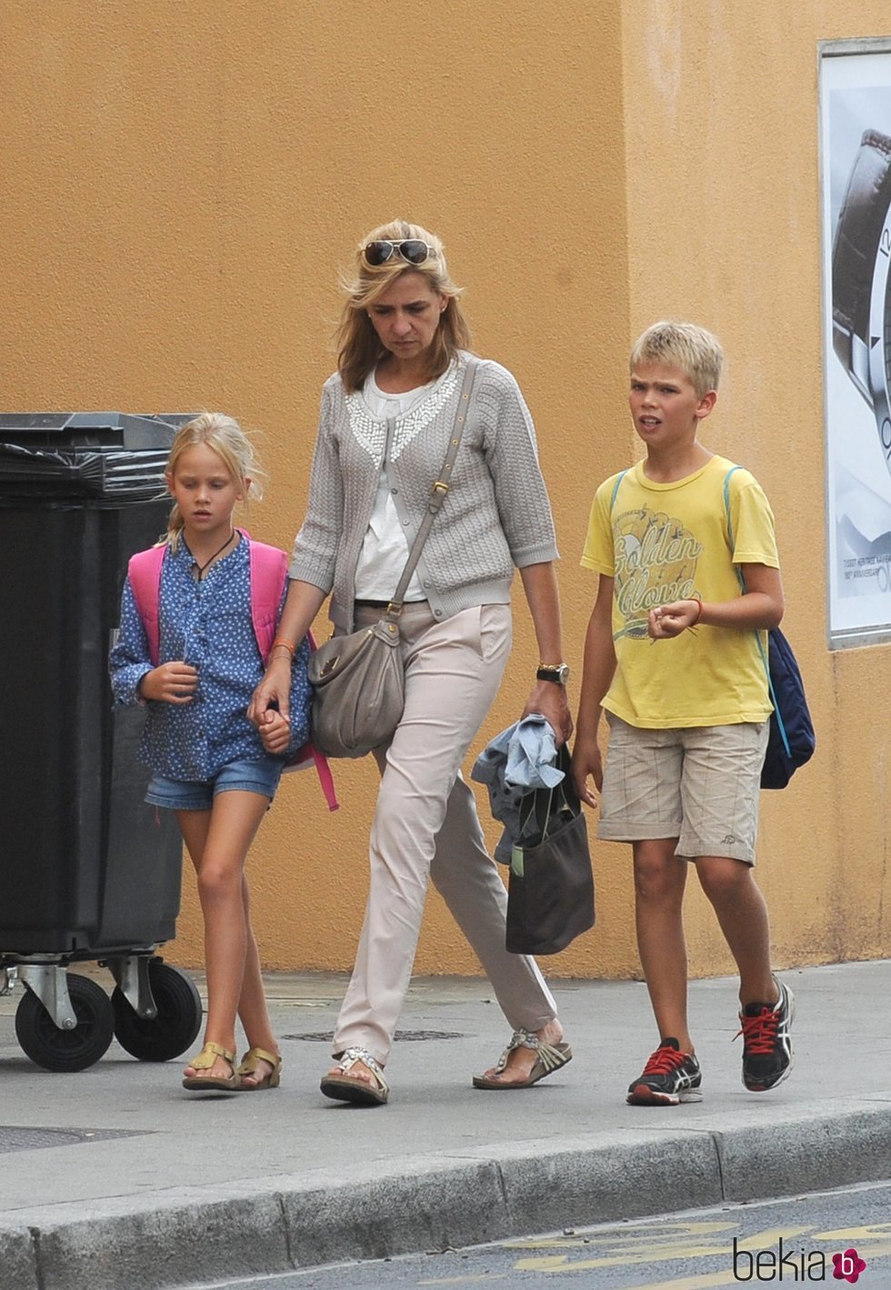 La Infanta Cristina con sus hijos Miguel e Irene Urdangarin en Ginebra