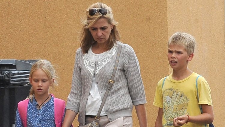 La Infanta Cristina con sus hijos Miguel e Irene Urdangarin en Ginebra