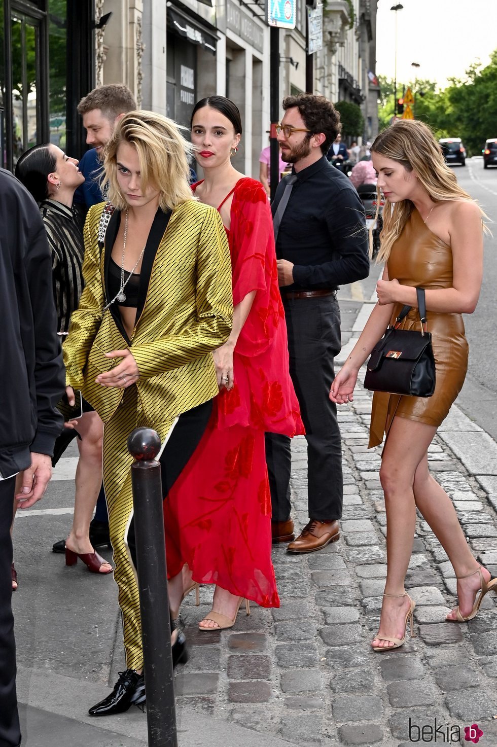 Cara Delevingne y otras amigas en la boda de Zoë Kravitz y Karl Glusman