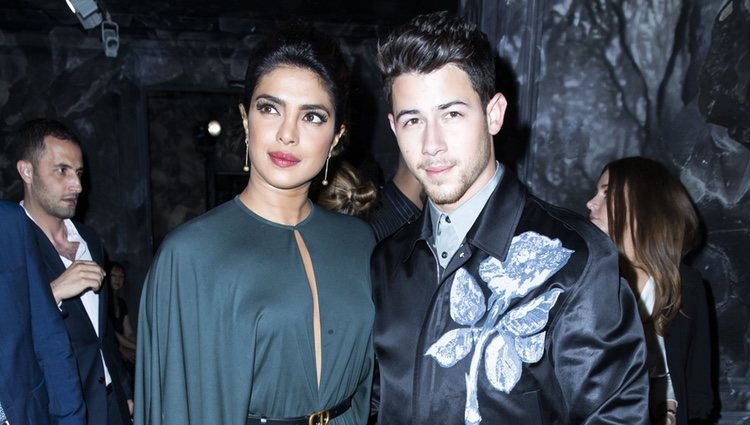 Priyanka Chopra y Nick Jonas en el desfile Alta Costura Otoño/Invierno 2019-2020 de Dior en París