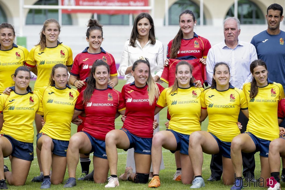 La Reina Letizia acude al entrenamiento de rugby femenino español