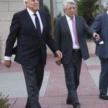 Juan Palacios y Enrique Cerezo en el tanatorio de Arturo Fernández