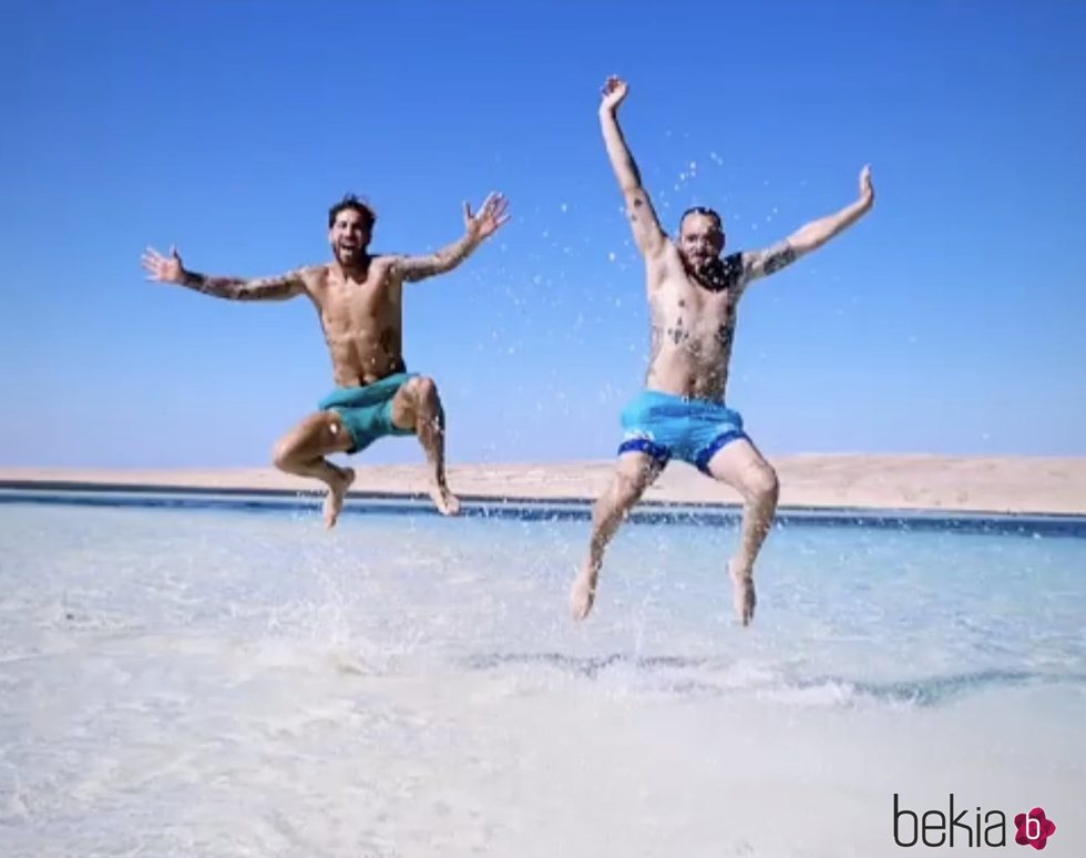 Sergio Ramos con su amigo Aberto en el mar de Egipto