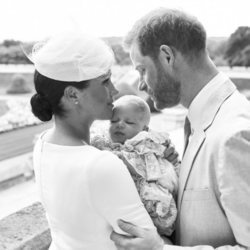 El Príncipe Harry y Meghan Markle con su hijo Archie Harrison el día de su bautizo