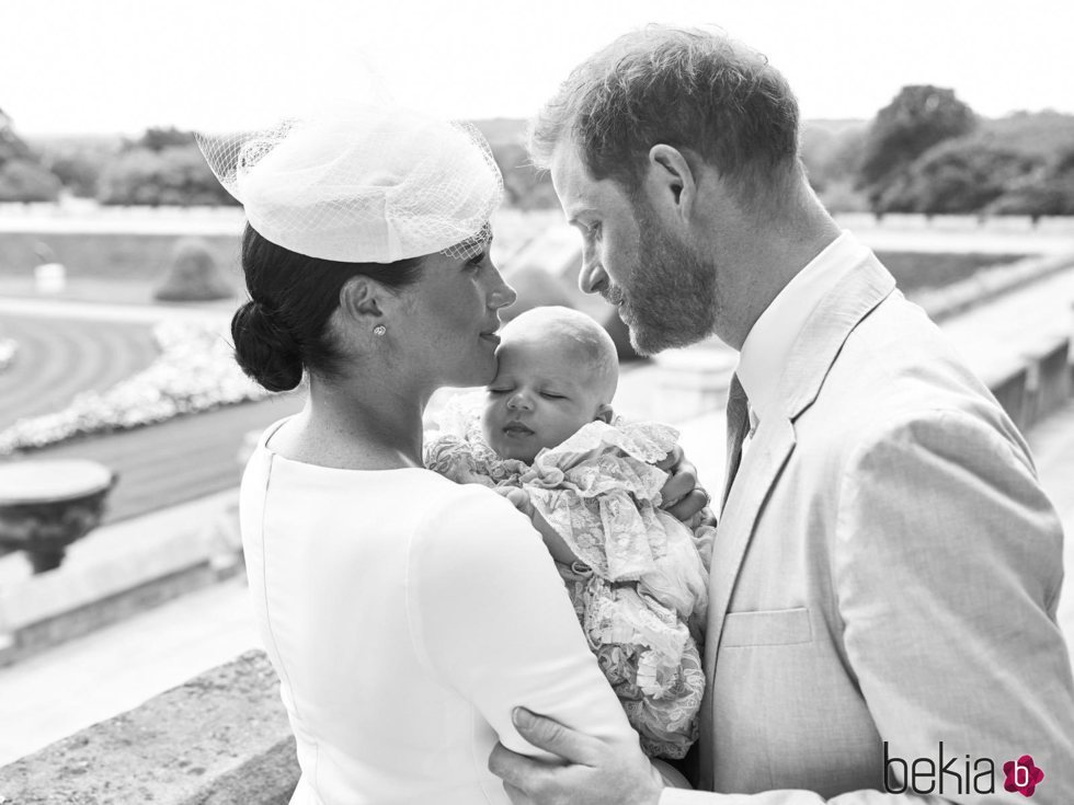 El Príncipe Harry y Meghan Markle con su hijo Archie Harrison el día de su bautizo