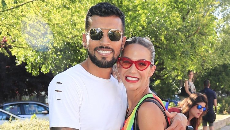 Tamara Gorro y Ezequiel Garay en el desfile del Orgullo 2019