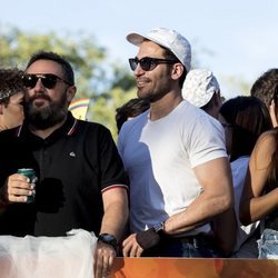 Miguel Ángel Silvestre y Pepón Nieto en el desfile del Orgullo 2019