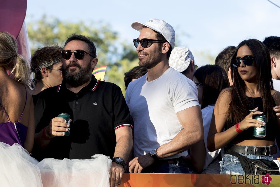 Miguel Ángel Silvestre y Pepón Nieto en el desfile del Orgullo 2019