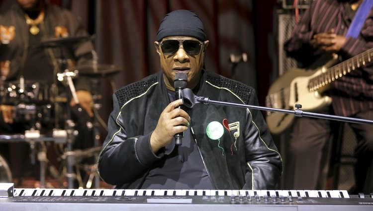 Stevie Wonder ha anunciado que se someterá a un transplante de riñón