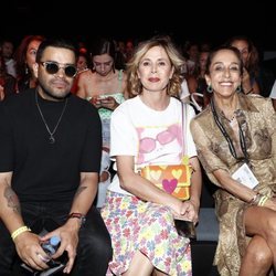 Ágatha Ruiz de la Prada con amigos en el desfile de Custo Barcelona en la MBFWMadrid 2019