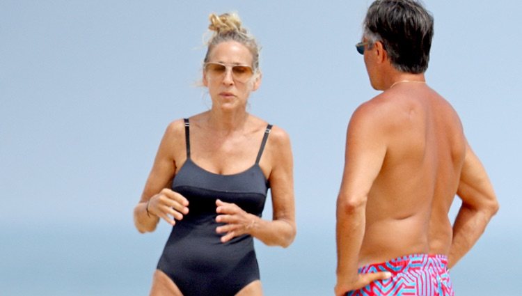 Sarah Jessica Parker disfrutando de sus vacaciones en la playa