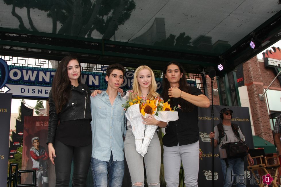 Dove Cameron y Cameron Boyce