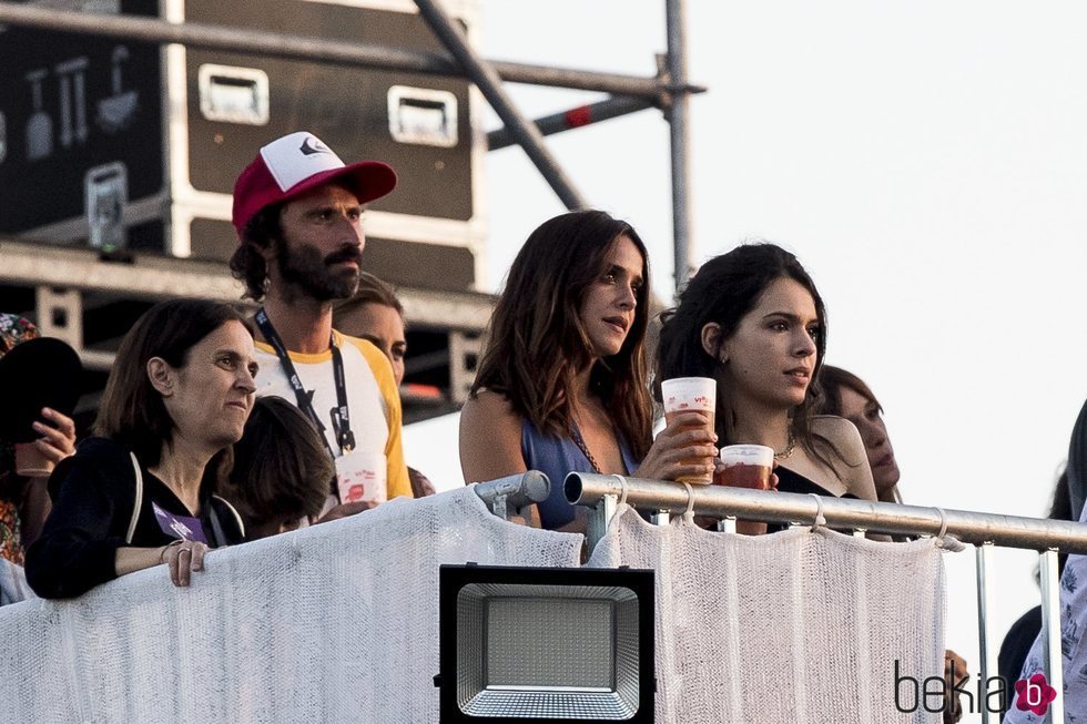 Leiva y Macarena García con Claudia Traisac en el Mad Cool Festival 2019