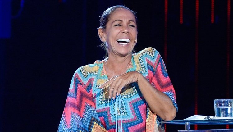 Isabel Pantoja sonriente en la gala 12 de 'Supervivientes 2019'