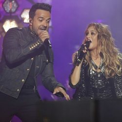 Paulina Rubio y Luis Fonsi en el concierto de 'La Voz'