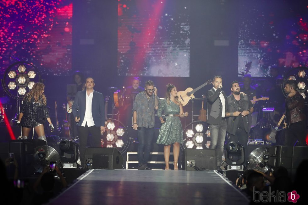 Los finalistas de 'La Voz' y sus coaches en el concierto