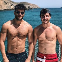 Ricky Merino y Miki Núñez con el torso desnudo