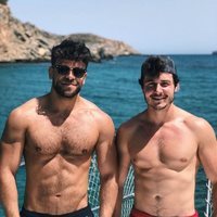 Ricky Merino y Miki Núñez con el torso desnudo