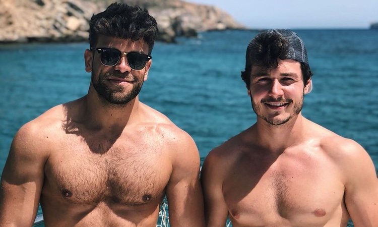 Ricky Merino y Miki Núñez con el torso desnudo