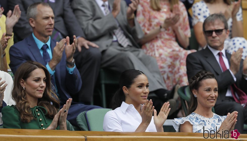 Meghan Markle con Kate Middleton y Pippa Middleton en la final de Wimbledon 2019