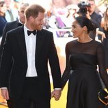 El Príncipe Harry y Meghan Markle acudiendo al estreno de 'El Rey León' en Londres