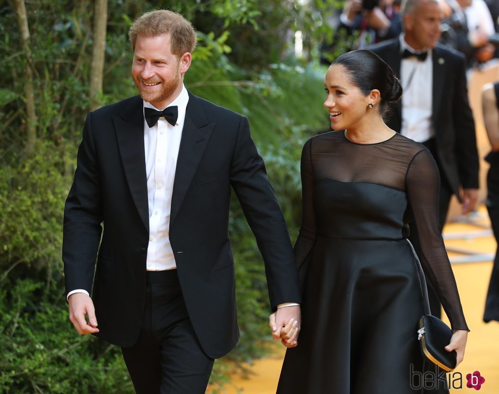 El Príncipe Harry y Meghan Markle llegando al estreno de 'El Rey León' en Londres