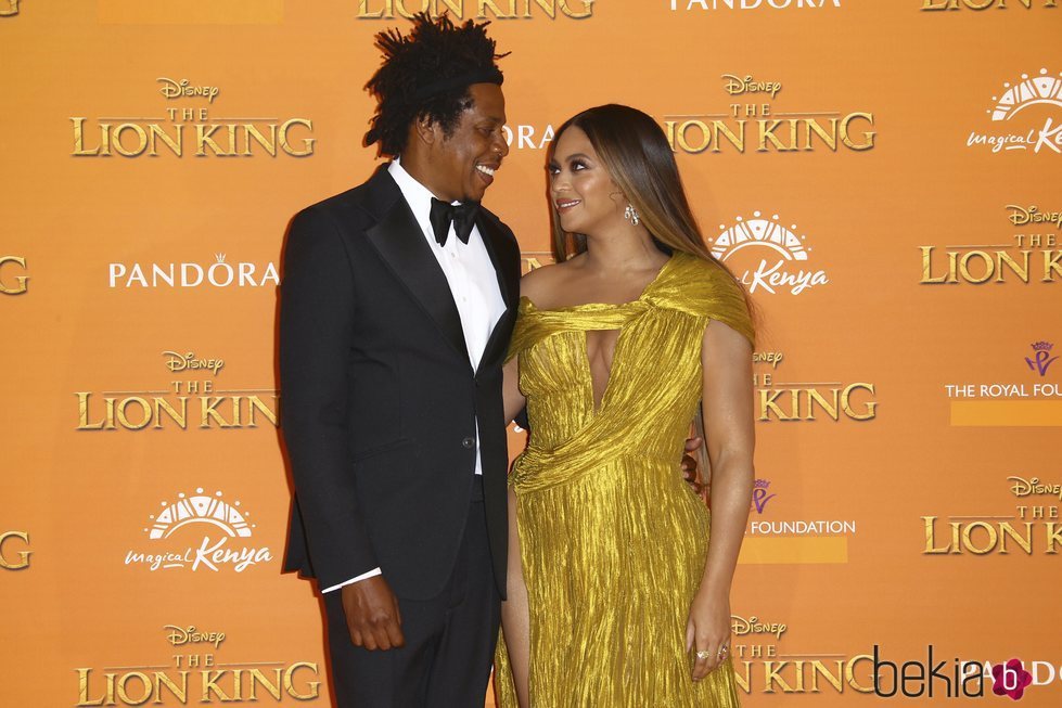 Beyoncé y Jay Z muy cómplices en el estreno de 'El Rey León' en Londres