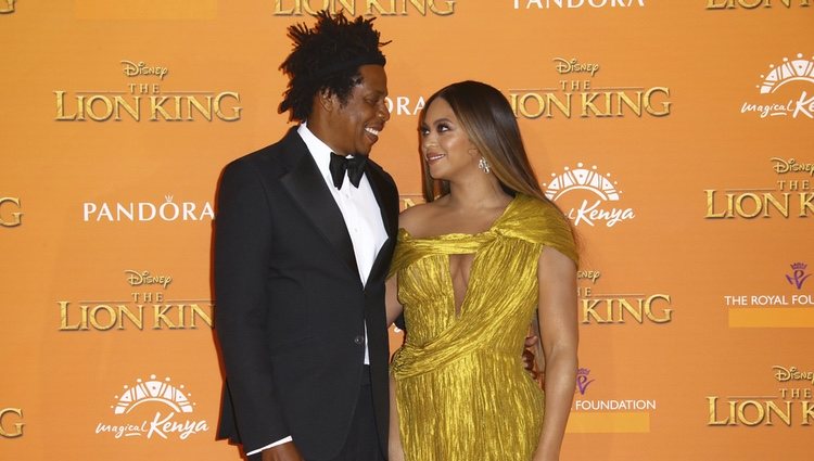 Beyoncé y Jay Z muy cómplices en el estreno de 'El Rey León' en Londres