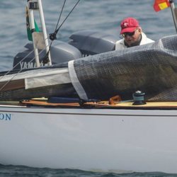 El Rey Juan Carlos en el Bribon 500 en Sanxenxo