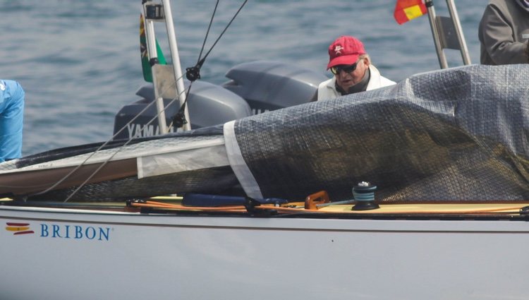 El Rey Juan Carlos en el Bribon 500 en Sanxenxo